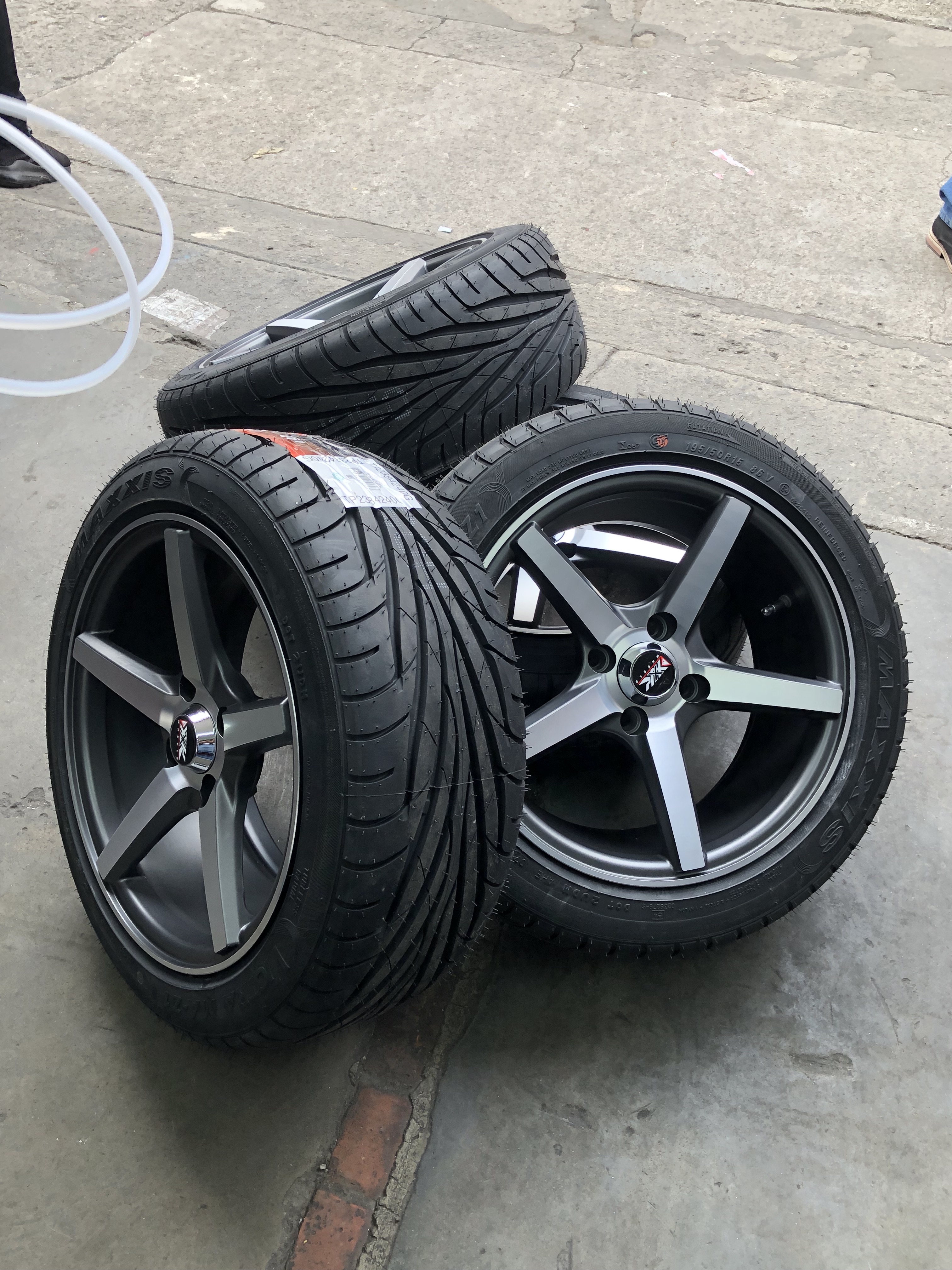 Envíos nacionales sin costos adicionales a ciudades principales.